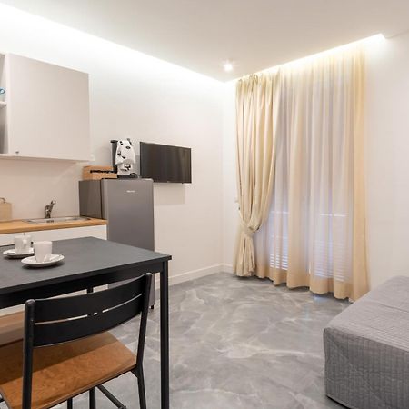 La Maison Di Tina Наполи Екстериор снимка