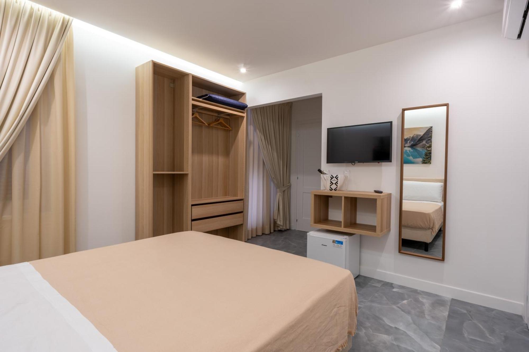 La Maison Di Tina Наполи Екстериор снимка